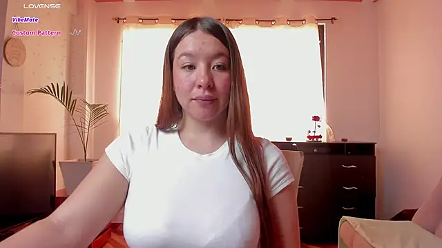 Snapshot of Simply_Zoe__ chatting on 02.27.25 Simply Zoe online show from 02.27.25