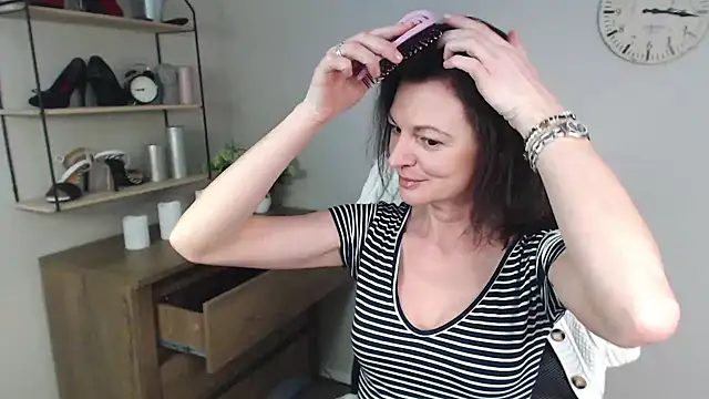 VivianWILD online show from 01.30.25