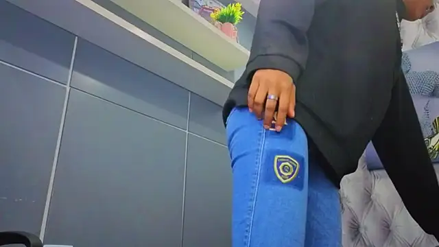 Hilary-banks online show from 09.11.25