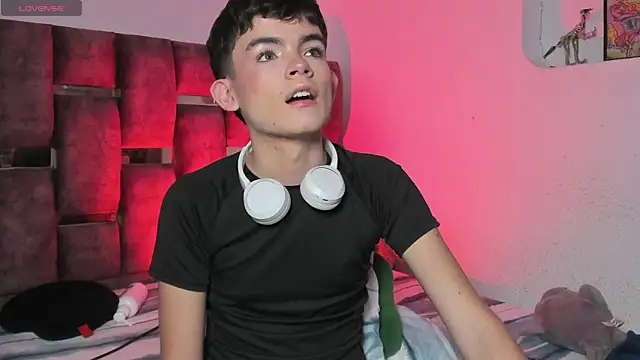 Snapshot of Angelo_018 chatting on 01.04.25 Angelo 018 online show from 01.04.25