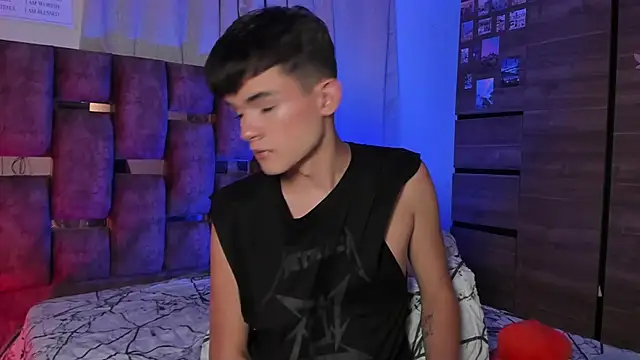 Snapshot of Angelo_018 chatting on 02.14.25 Angelo 018 online show from 02.14.25