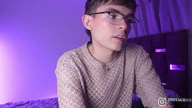 Snapshot of Angelo_018 chatting on 09.11.25 Angelo 018 online show from 09.11.25