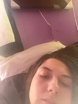 Snapshot of itzcheyduh chatting on 10.02.25 itzcheyduh online show from 10.02.25