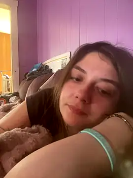 Snapshot of itzcheyduh chatting on 10.07.25 itzcheyduh online show from 10.07.25