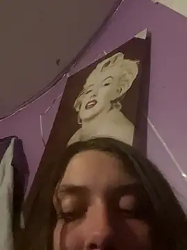 Snapshot of itzcheyduh chatting on 10.16.25 itzcheyduh online show from 10.16.25