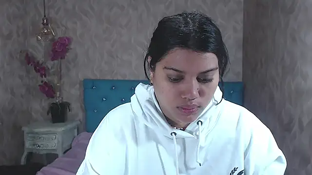 LindaBreeS online show from 02.21.25