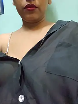 Snapshot of sexyindi_couple chatting on 07.30.26 sexyindi couple online show from 07.30.26
