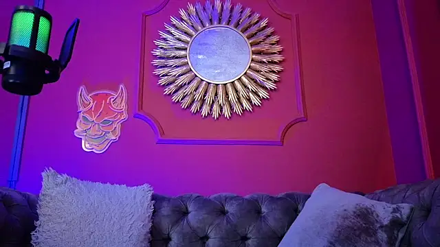 Snapshot of Julieta_Russell chatting on 02.18.26 Julieta Russell online show from 02.18.26