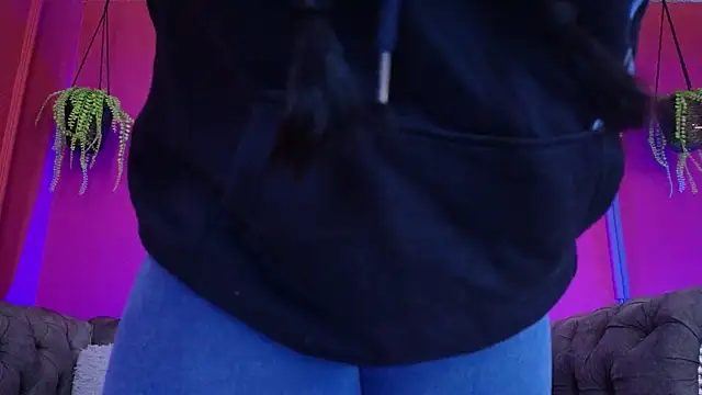 Julieta Russell online show from 04.07.26