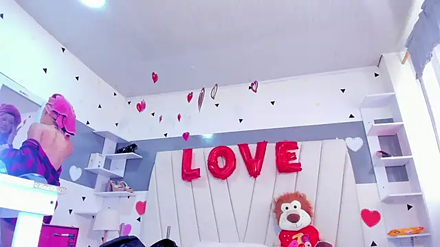 laurem-paulette online show from 03.01.25