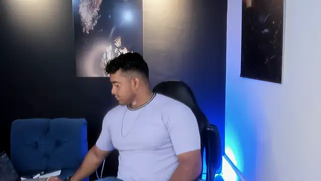 Big furry bear13 online show from 11.02.25