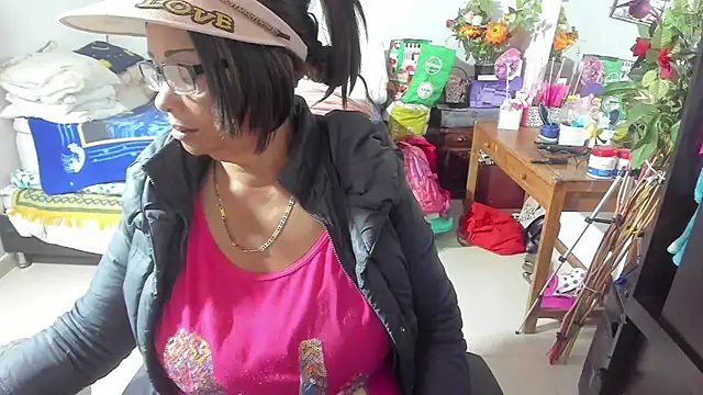 Mrs mommy  online show from 09.27.25