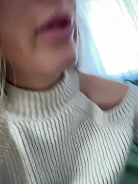 HotXMom online show from 02.19.25