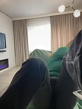 HotXMom online show from 02.27.25