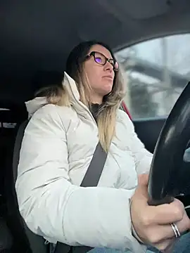 HotXMom online show from 03.04.25