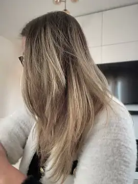 HotXMom online show from 03.06.25