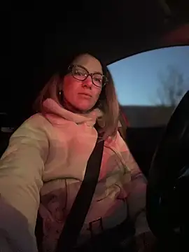 HotXMom online show from 03.07.25