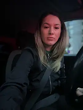 HotXMom online show from 03.13.25