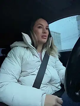 HotXMom online show from 03.17.25