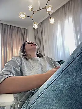 HotXMom online show from 03.20.25