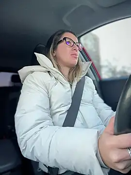 HotXMom online show from 03.22.25