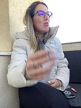 HotXMom online show from 03.22.25