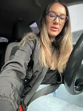 HotXMom online show from 09.12.25