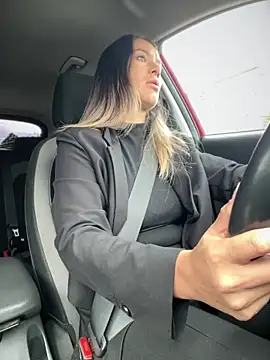 HotXMom online show from 09.15.25