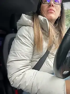 HotXMom online show from 10.07.25