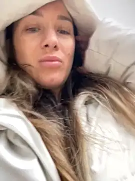 HotXMom online show from 10.09.25