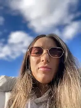 HotXMom online show from 10.19.25