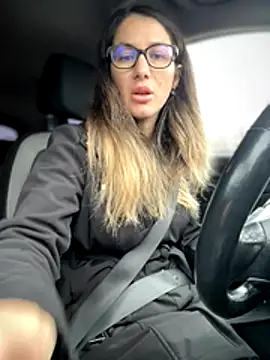 HotXMom online show from 11.10.25