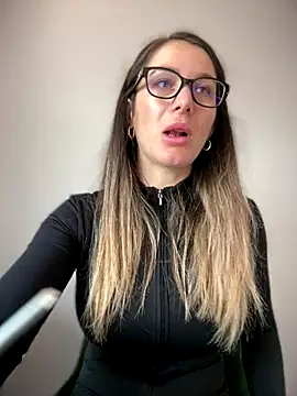 HotXMom online show from 11.25.25