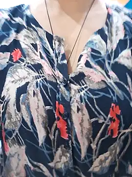 Snapshot of Ishikarana chatting on 12.23.24 Ishikarana online show from 12.23.24