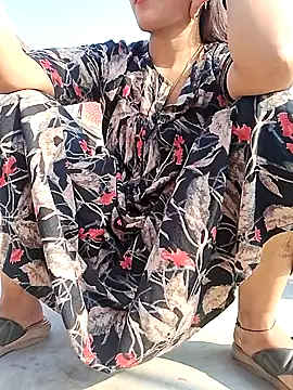 Snapshot of Ishikarana chatting on 12.24.24 Ishikarana online show from 12.24.24