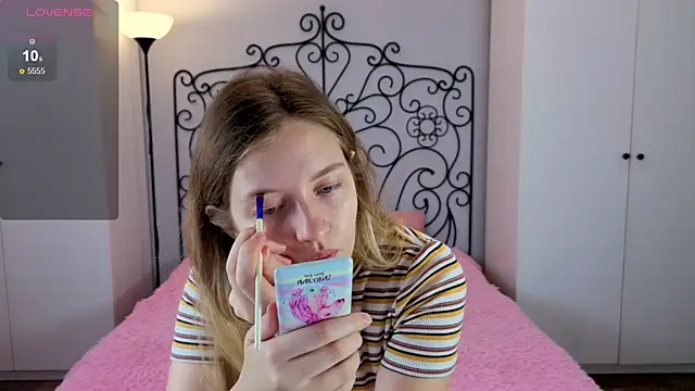 Ksuhesa online show from 10.10.25