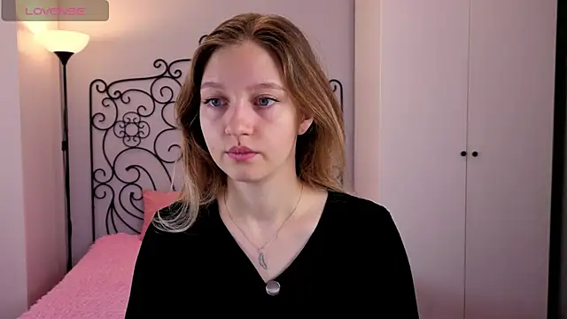 Ksuhesa online show from 11.02.25