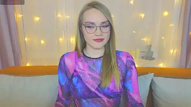 Aurora Golden1 online show from 03.06.25