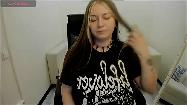 AlisaBacker online show from 12.12.24