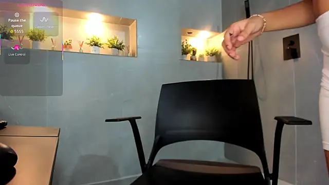 Snapshot of AriSweet chatting on 02.13.26 AriSweet online show from 02.13.26