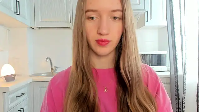 Snapshot of leslie_my_lovee chatting on 04.14.26 leslie my lovee online show from 04.14.26
