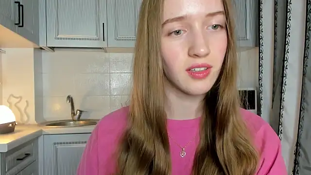Snapshot of leslie_my_lovee chatting on 07.01.26 leslie my lovee online show from 07.01.26