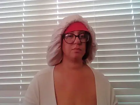 Snapshot of Paisleehaze chatting on 12.05.25 Paisleehaze online show from 12.05.25