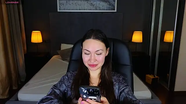 Snapshot of GIGI_BENNET chatting on 12.15.24 GIGI BENNET online show from 12.15.24