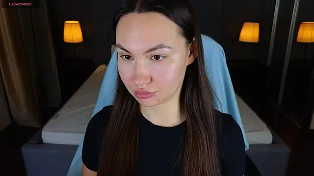 Snapshot of GIGI_BENNET chatting on 12.18.24 GIGI BENNET online show from 12.18.24