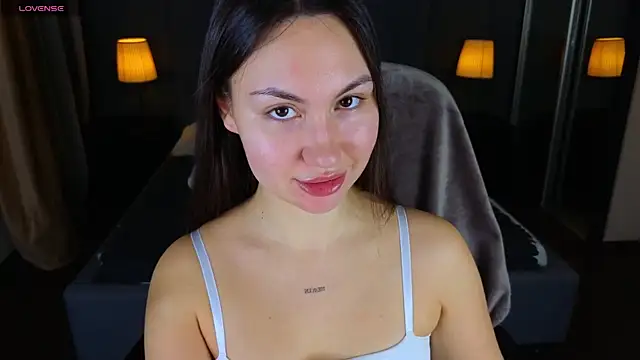 Snapshot of GIGI_BENNET chatting on 12.20.24 GIGI BENNET online show from 12.20.24