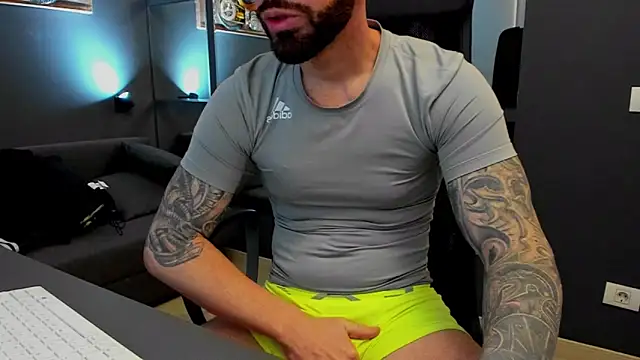 Snapshot of AronGrant chatting on 01.19.26 AronGrant online show from 01.19.26