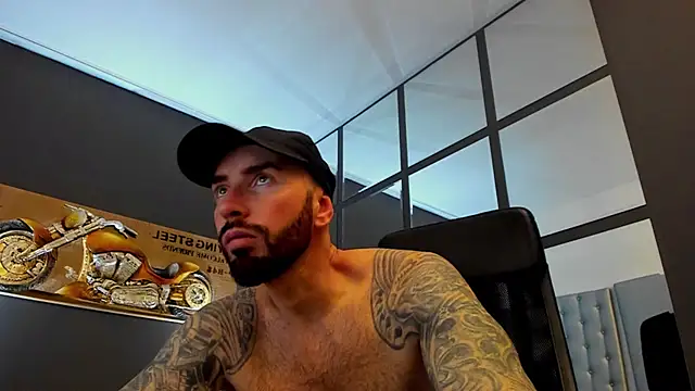 Snapshot of AronGrant chatting on 02.03.26 AronGrant online show from 02.03.26