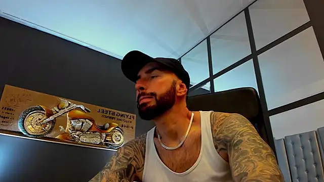 Snapshot of AronGrant chatting on 02.05.26 AronGrant online show from 02.05.26