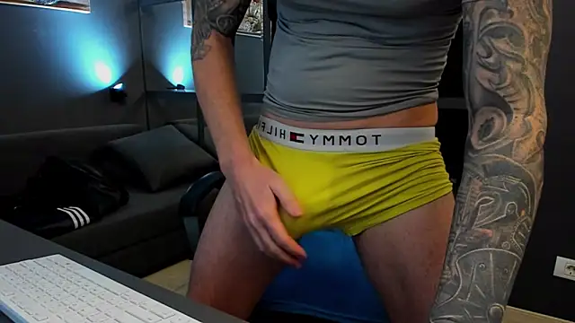 Snapshot of AronGrant chatting on 02.07.26 AronGrant online show from 02.07.26